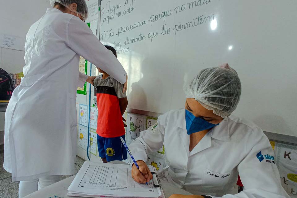 Alunos da Escola Manoel Aparício Almeida recebem avaliação vacinal e nutricional