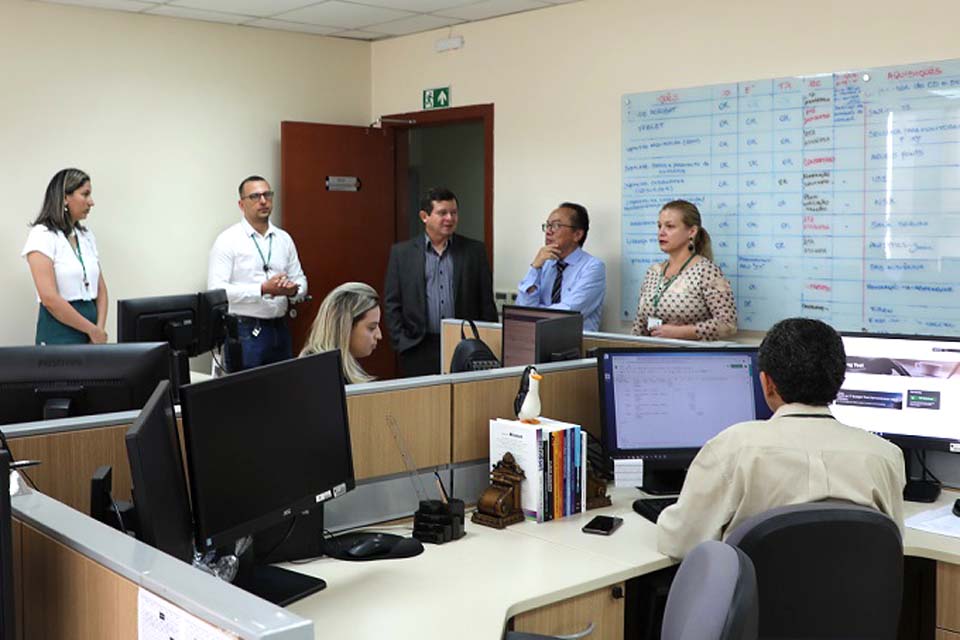 Presidente do TJRO destaca tecnologia em reunião com o setor