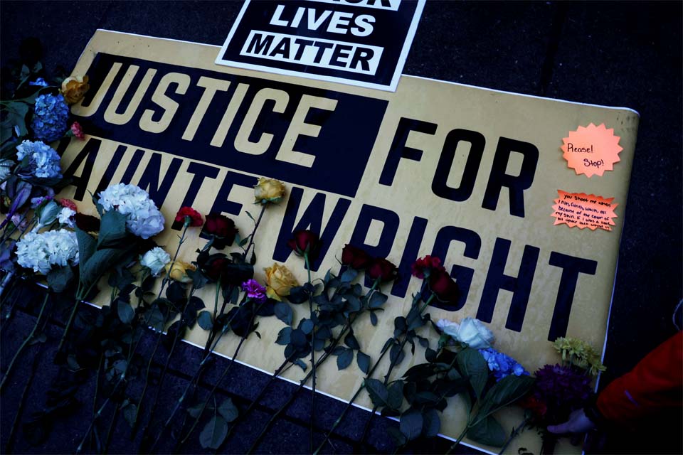 Policial que disparou contra Daunte Wright é acusada de homicídio