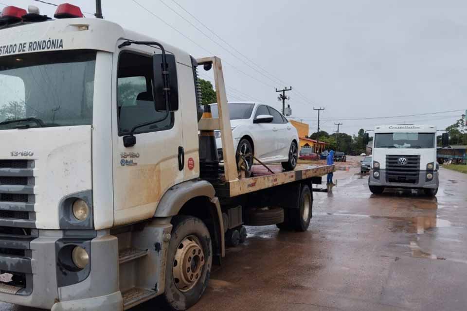 Detran-RO atua com guinchos e servidores para garantir segurança de motoristas em área alagada da BR-425