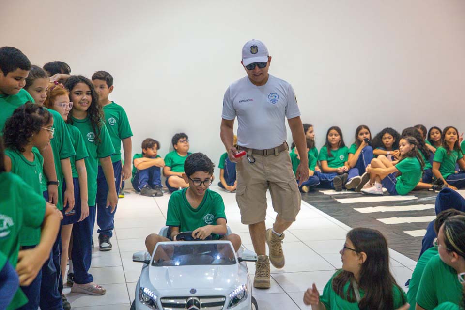 Prefeitura de Porto Velho realiza ação educativa de trânsito para alunos da Escola Santa Marcelina