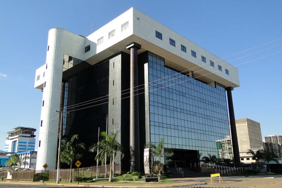 Justiça de Rondônia condena ex-prefeito que contratou leiloeiro de forma irregular; confira a íntegra da sentença