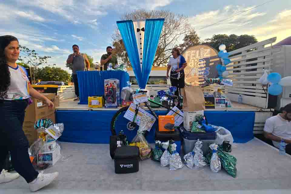 Show de Prêmios do Dia dos Pais reúne música, sorteios e alegria em Guajará-Mirim