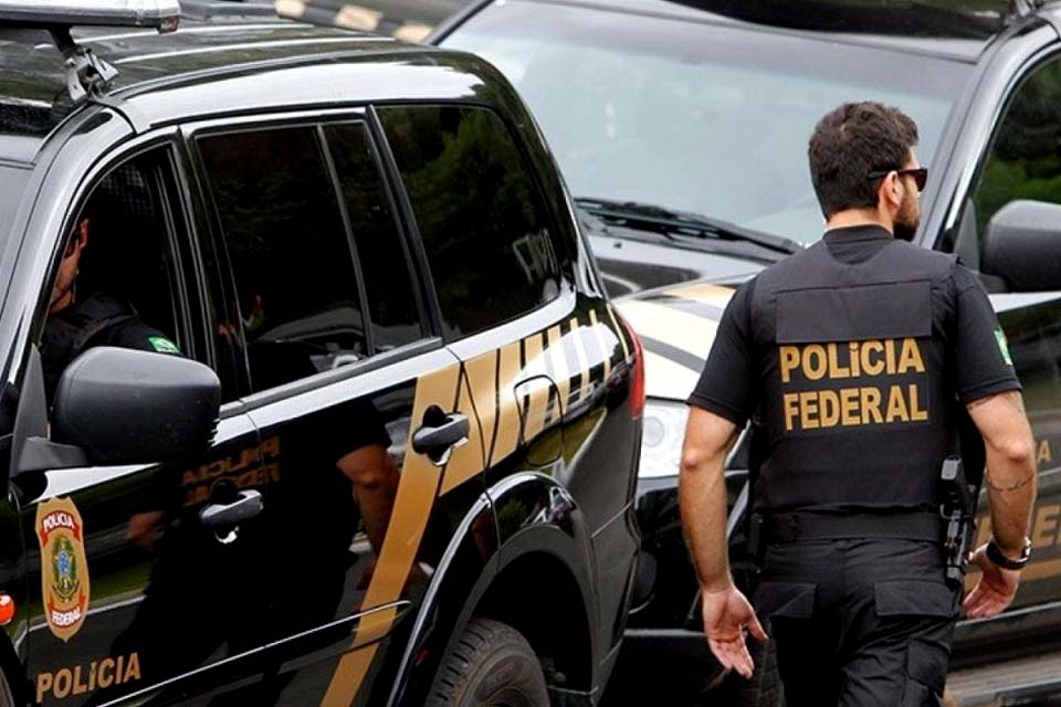 Polícia Federal prende suspeito de divulgar pornografia infantil na internet