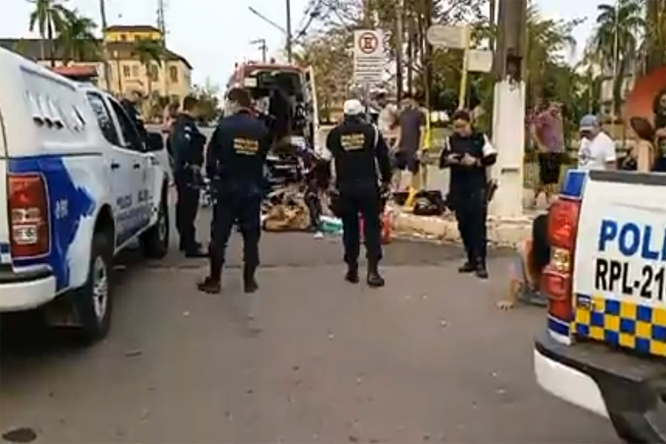 Colisão entre carro e moto deixa duas mulheres feridas em Porto Velho