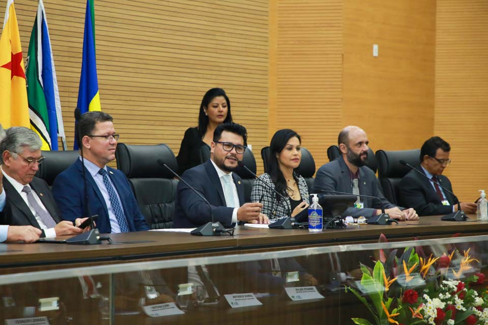 Presidente Marcelo Cruz parabeniza Parlamento Amazônico e agradece visita de deputados de nove estados brasileiros