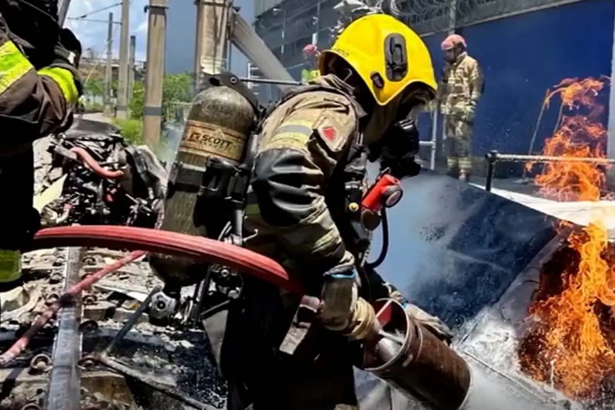Piloto morre após queda de avião em pátio de manutenção do metrô de BH
