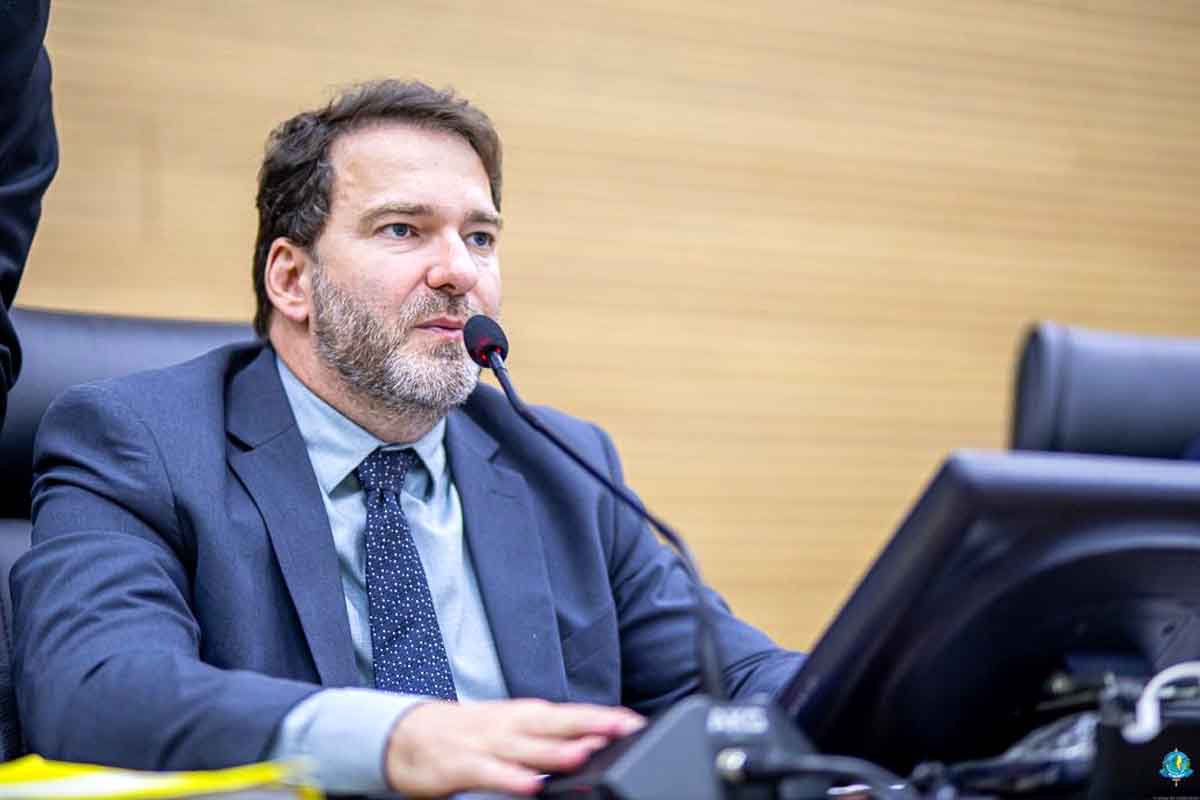 Alex Redano apresenta indicação para melhorias em órgãos públicos no distrito de Extrema