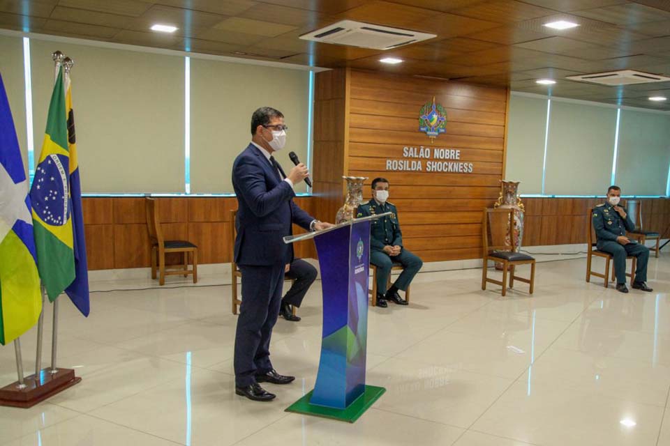 Coronel Almeida assume o comando da Polícia Militar e recebe do governador desejo de sucesso na nova missão