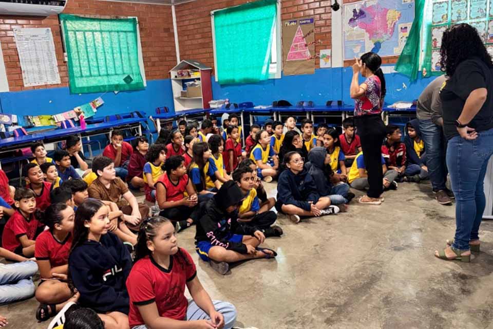Secretaria Municipal de Meio Ambiente orienta e alerta estudantes sobre queimadas