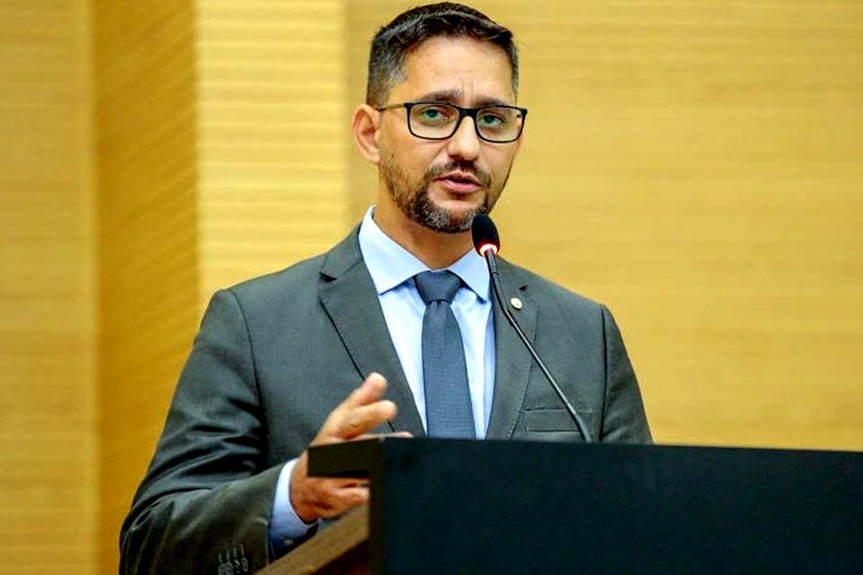 Deputado Anderson Pereira encaminha requerimento à Bancada Federal pedindo agilidade na aprovação do PL do porte de armas para CACs