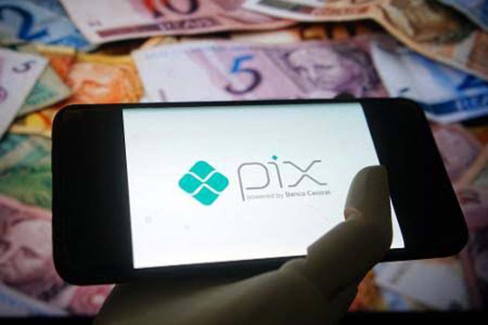 Vítima perde salário do mês em nova modalidade de golpe que utiliza o PIX