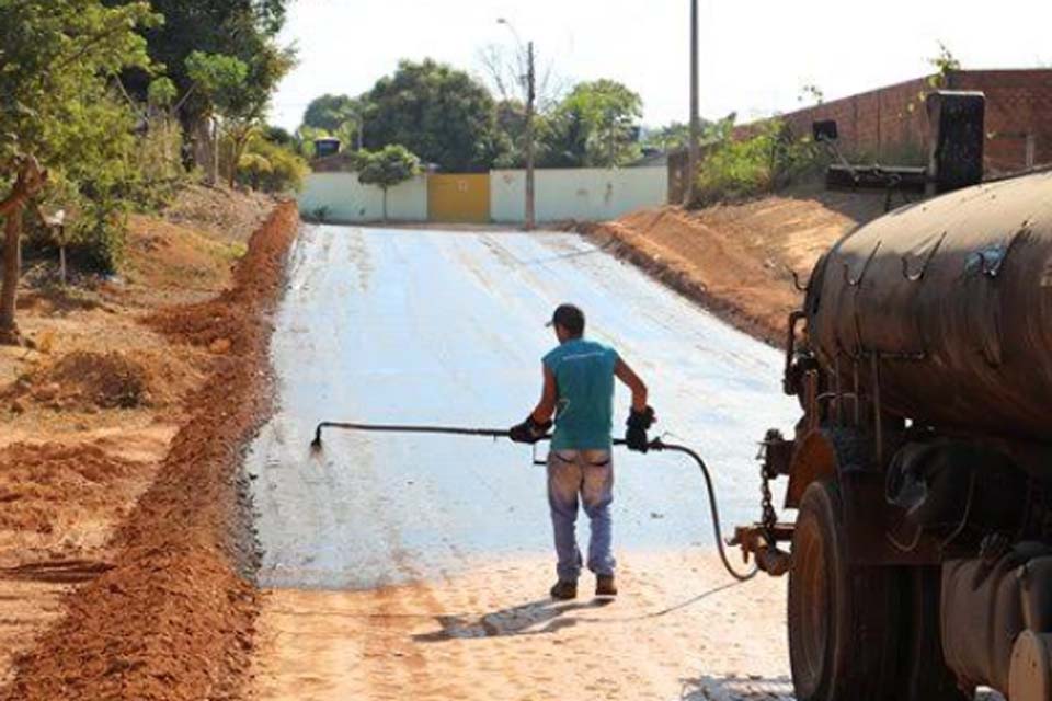Prefeitura  de Ji-Paraná inicia pavimentação da rua Gabriel Vieira de Melo