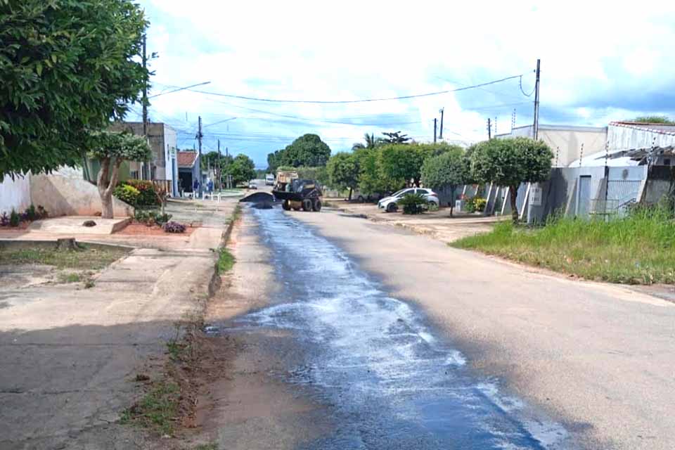 Prefeito Affonso Cândido acompanha restauração de ruas em bairros de Ji-Paraná