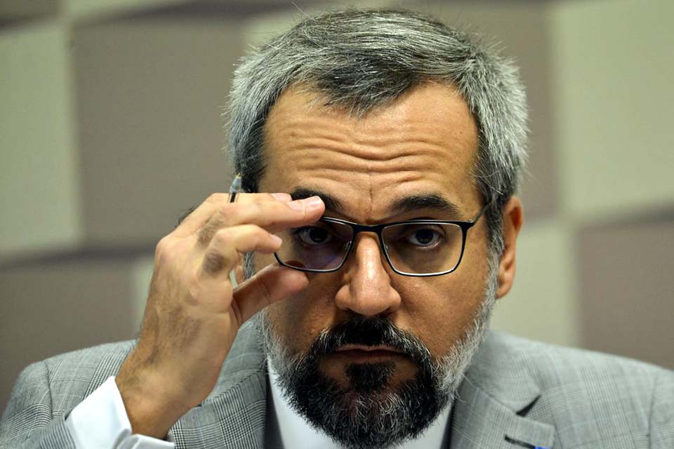 No Senado, Weintraub diz que Enem foi alvo de 