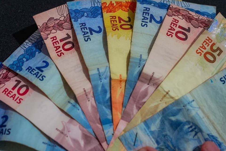 Folha de pagamento de 17 setores será gradualmente reonerada a partir de 2025