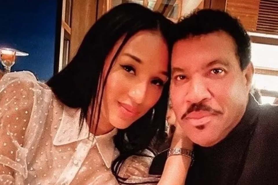 Lionel Richie fala sobre vida sexual aos 73 anos: 'Quinze minutos'