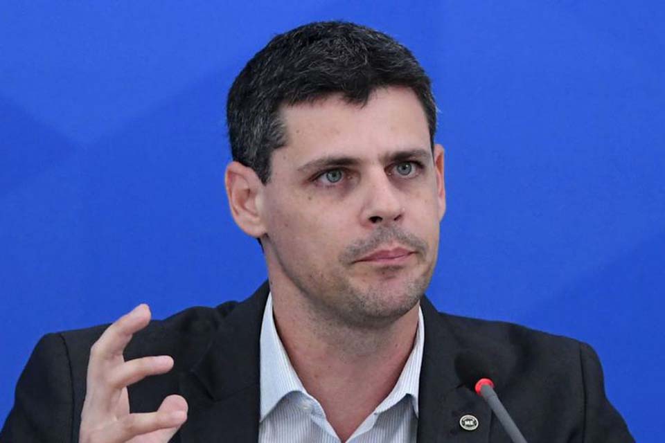 Juros longos mais baixos vão impulsionar crescimento, diz Funchal