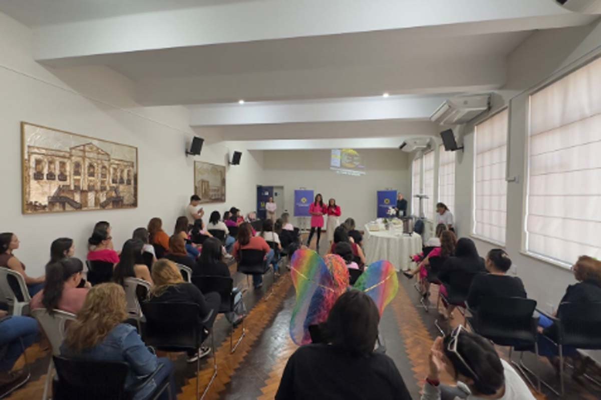 Café com Elas promove roda de conversa sobre prevenção ao câncer de mama