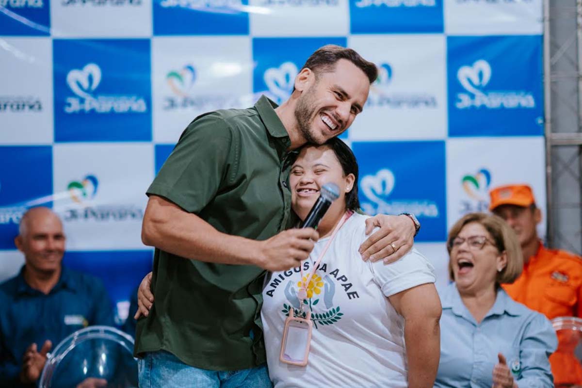 Prefeitura realiza entrega simbólica de cheques do FUMCRIANÇA e garante mais de R$ 6 milhões para projetos sociais