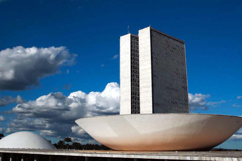 Câmara aprova PEC que flexibiliza gastos na educação em 2020 e 2021