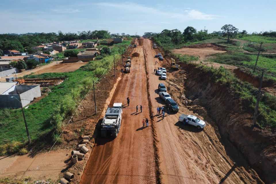 Governo e Prefeitura de Jaru iniciam obras de pavimentação na Linha 625