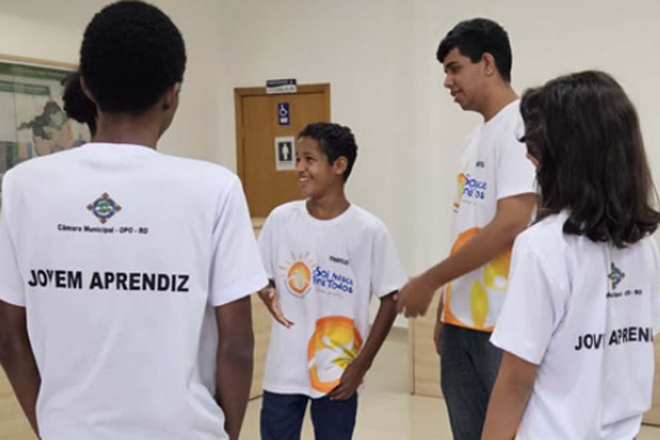 Jovens Aprendizes da Prefeitura de Ouro Preto do Oeste tomam posse