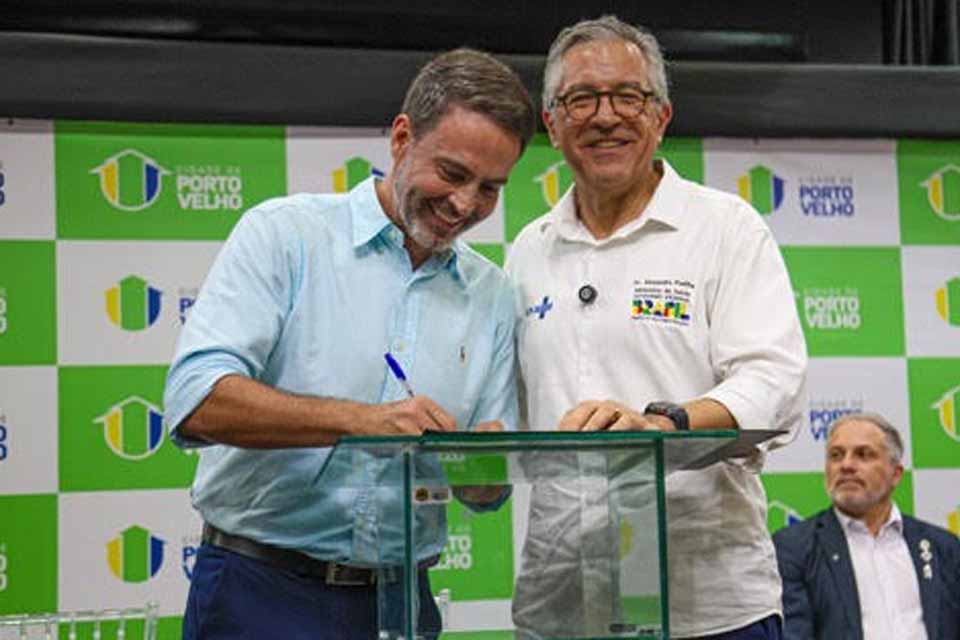 MPRO participa de cerimônia para aquisição de prédio do futuro Hospital Universitário Municipal