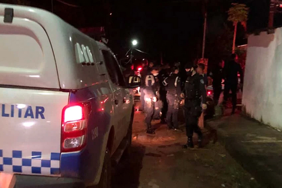 Homem é preso após tentar matar vizinho e incendiar moto na zona leste