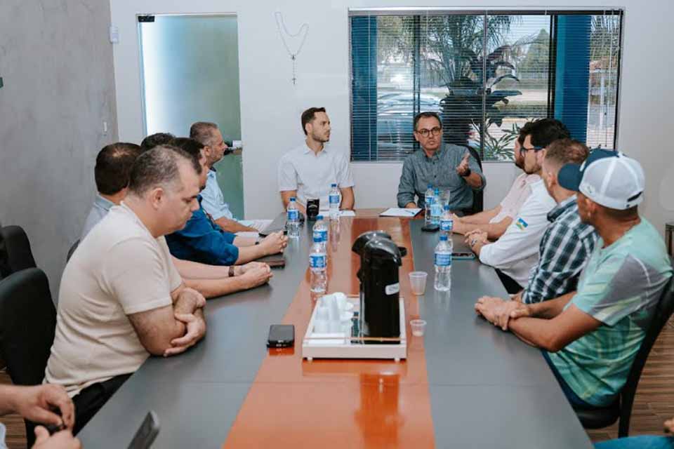 Prefeito Affonso Cândido recebe Sérgio Gonçalves para discutir agenda de trabalho