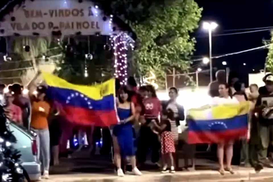 Venezuelanos realizam ato em Rolim de Moura para comemorar prisão de Nicolás Maduro 