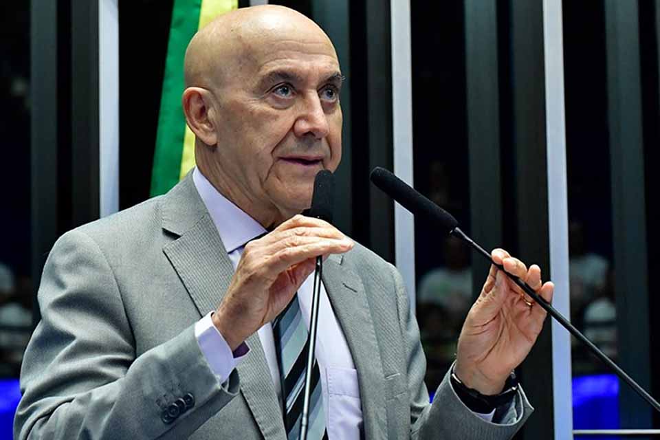 Confúcio Moura critica “heróis de ocasião” e prevê colapso político sem mudanças no Brasil