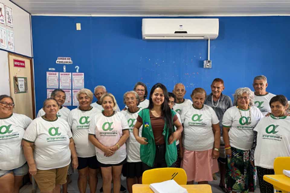 Aprender não tem idade: idosos redescobrem a vida através da educação no CCI