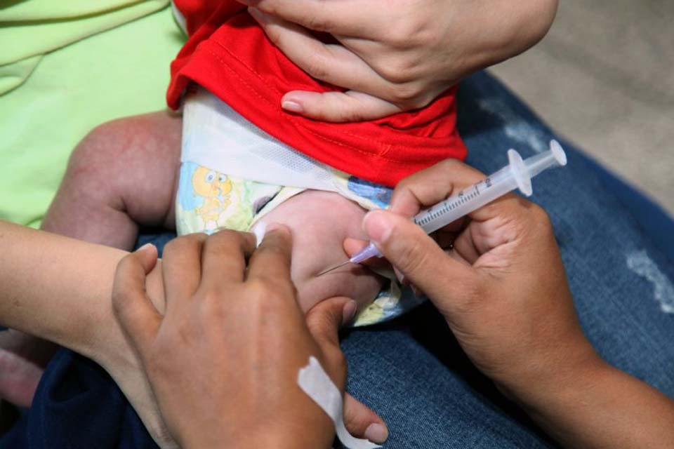 Campanha de vacinação contra sarampo, caxumba e rubéola é intensificada em crianças e jovens