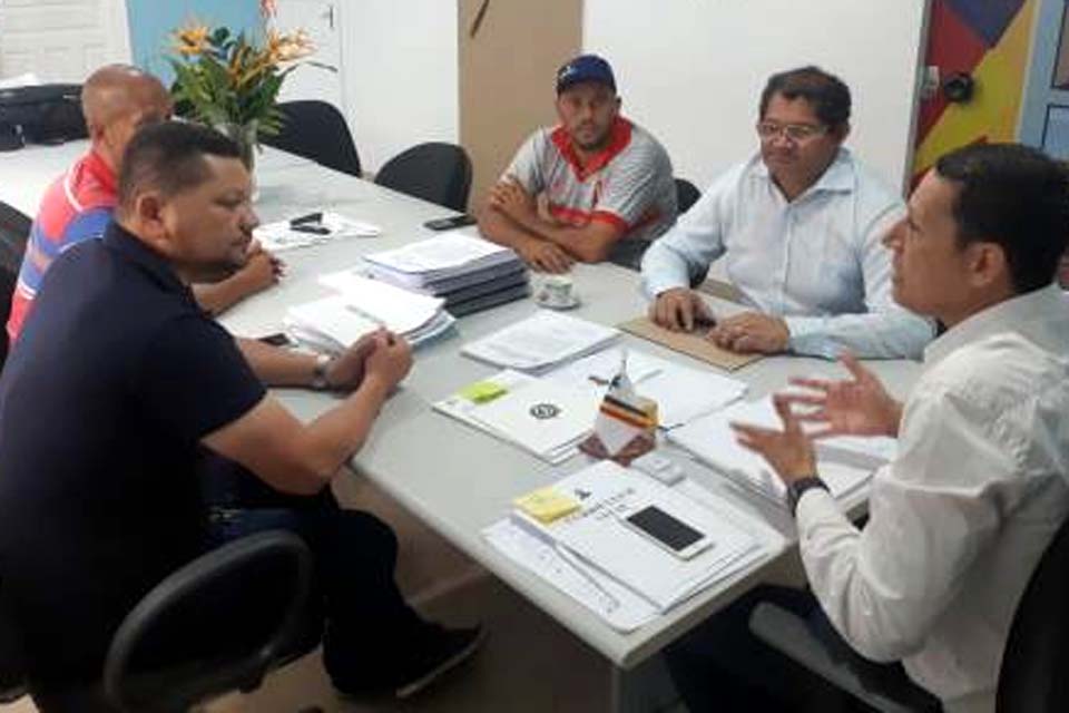 Prefeito de Guajará-Mirim recebe dirigentes do GEC e anuncia apoio
