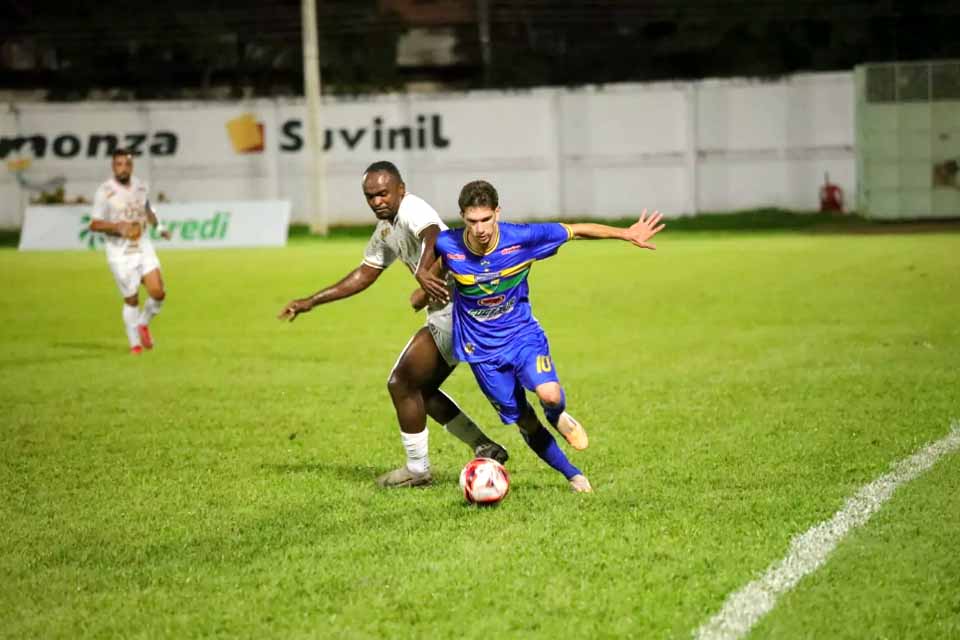 Nos acréscimos Ji-Paraná vence o Rondoniense e segue com folga na liderança