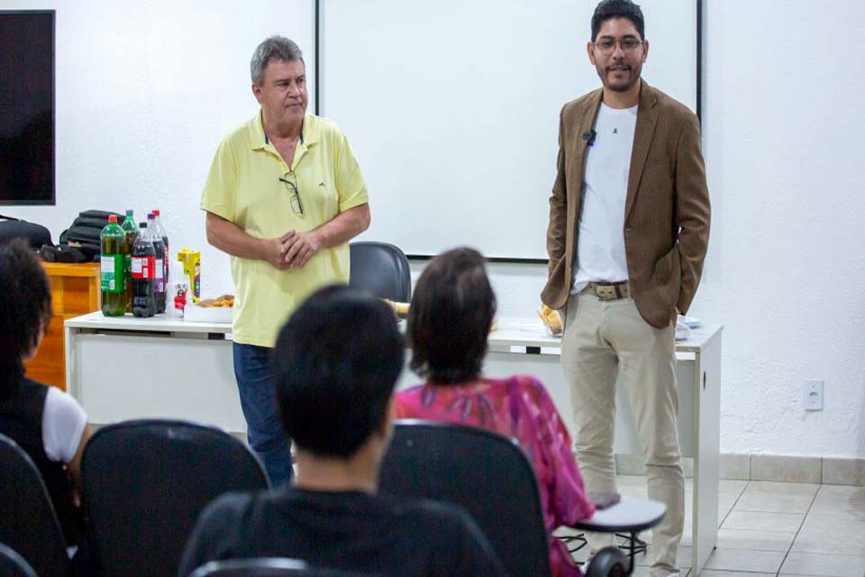 Conclusão e entrega de certificados de três cursos na Escola do Legislativo