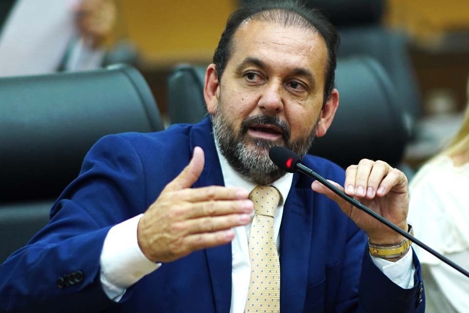 Deputado Laerte Gomes garante R$ 660 mil em investimentos para setores de Cacaulândia