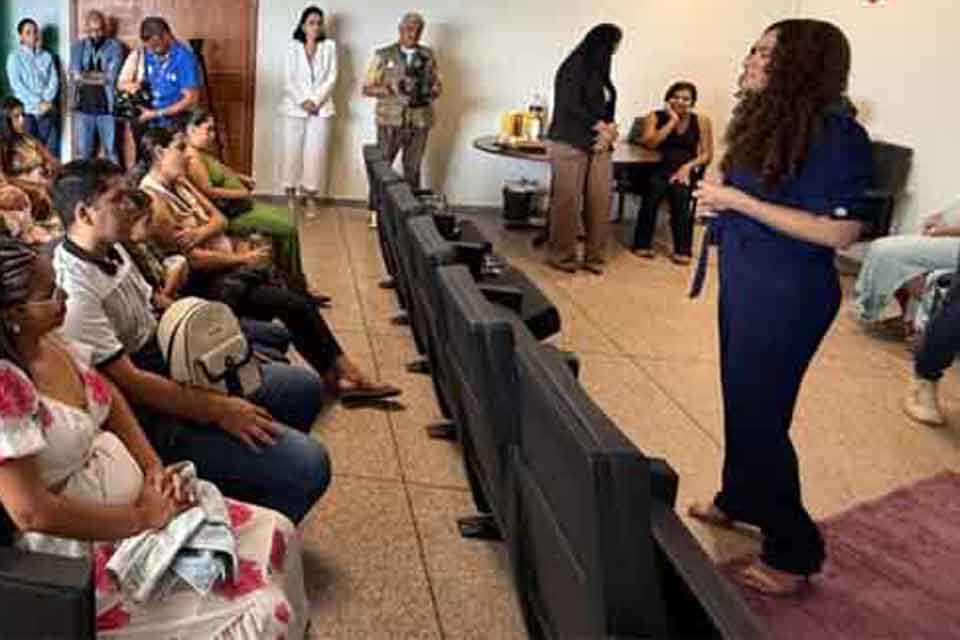 Entrega de kits enxoval do programa estadual Mamãe Cheguei para gestantes de Guajará-Mirim