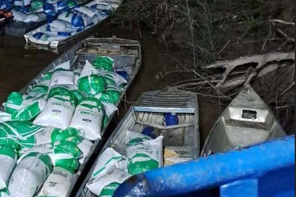 PM apreende embarcações, toneladas de soja furtadas e prende suspeito