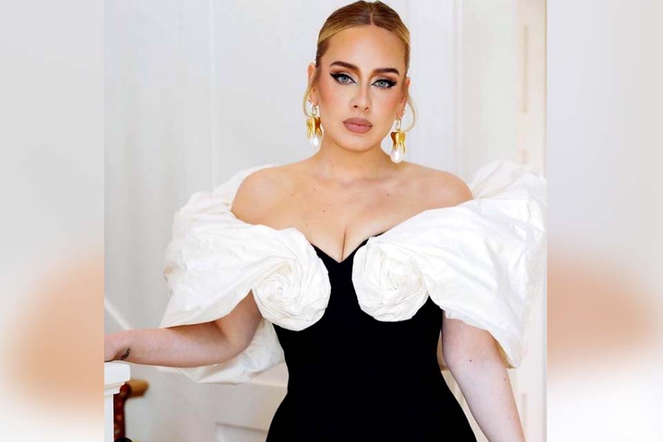 Adele revela que novo disco é sobre um período difícil de sua vida