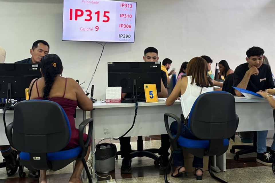 Carnê do IPTU pode ser emitido online ou em postos de atendimento da Prefeitura; serviço está disponível pela internet 