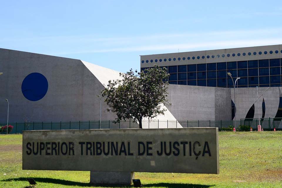 Analisando caso de Rondônia, STJ decide que aposentadoria não pode ser penhorada para pagar advogada