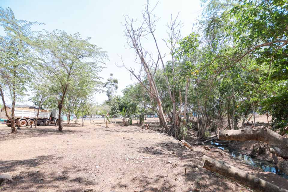 Bairro São João Bosco recebe limpeza inédita em área de preservação
