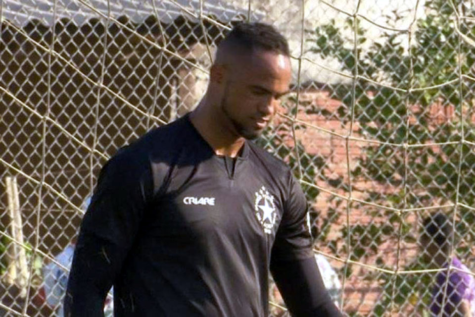 Tentando fugir da lanterna na Série D, Vilhenense recebe time acreano que vai entrar em campo com goleiro Bruno