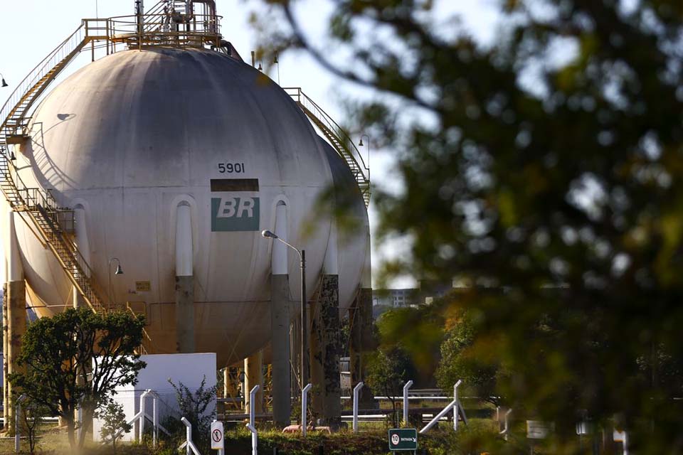 MPRJ e Polícia Civil investigam quadrilha de roubo de combustível