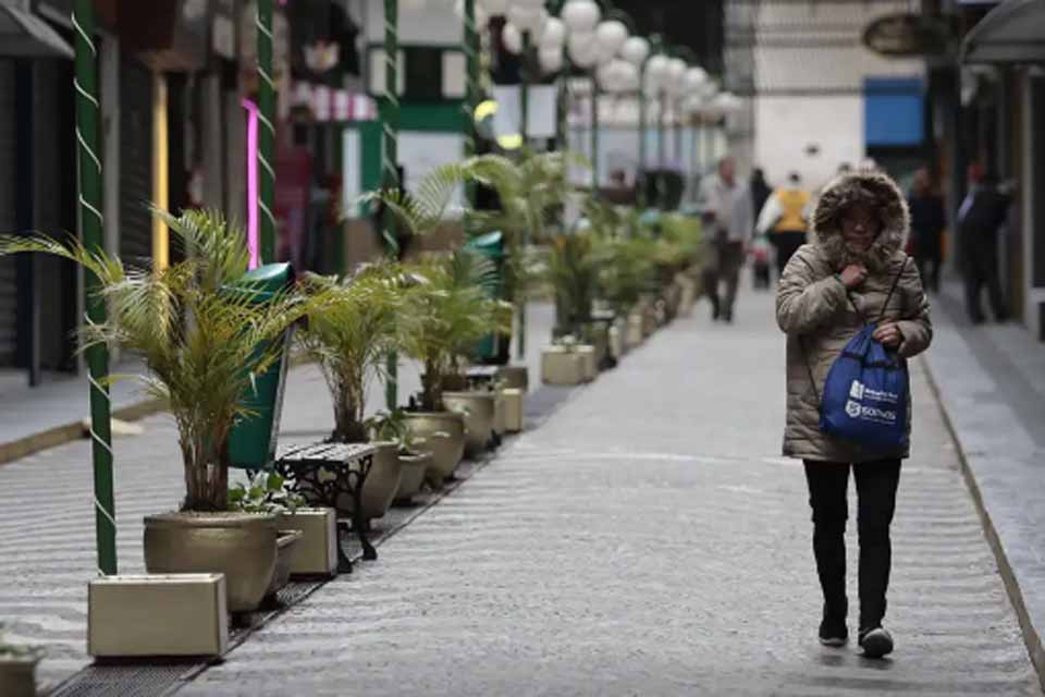 Inmet alerta para onda de frio no Sul e excesso de chuva em 3 estados