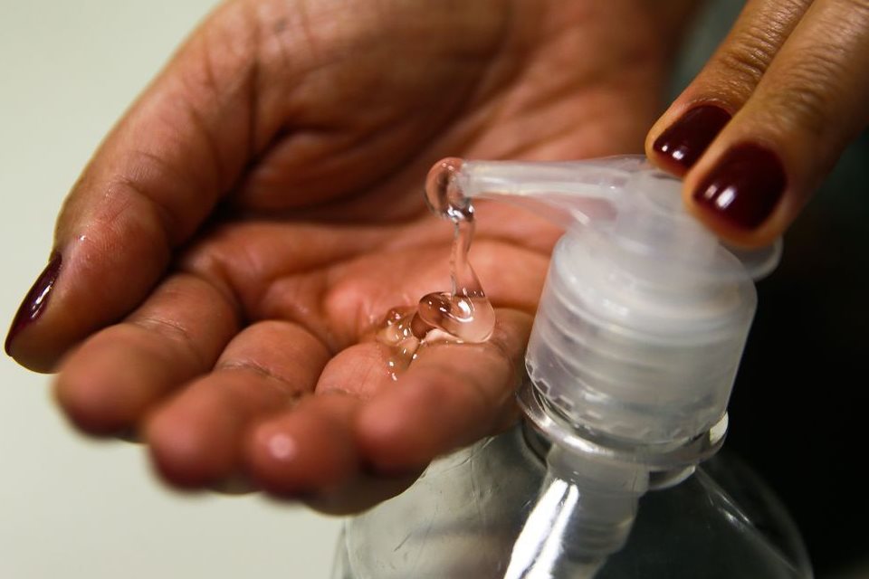 Anvisa alerta sobre aumento de intoxicação por produtos de limpeza