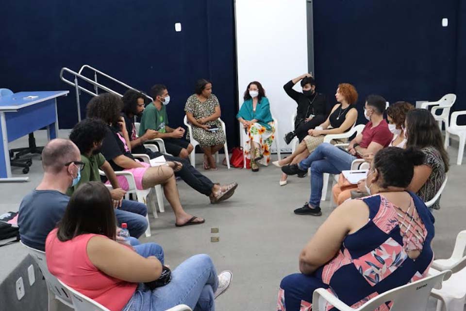 Classe artística do município participa de reunião e convoca fórum cultural 