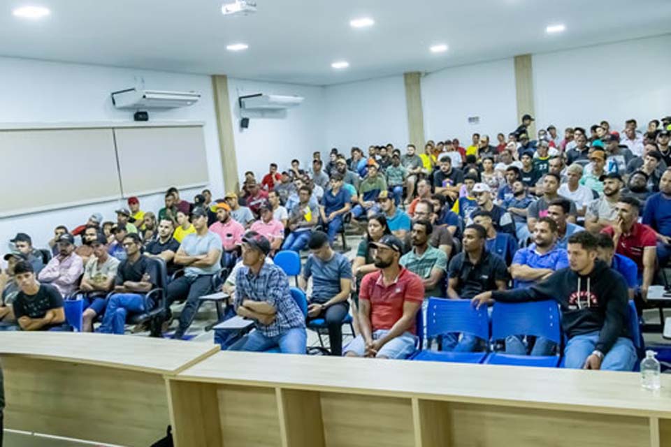 Prefeitura e Câmara de Ouro Preto do Oeste disponibilizam curso para operadores de máquinas pesadas